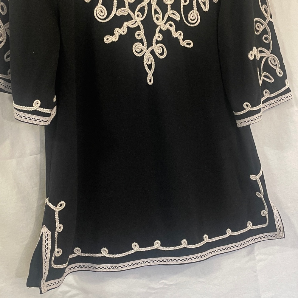 Objects D’Art XL Embroidered Black and White Women's Top Pit to Pit 20 1/2” used - Picture 5 of 15
